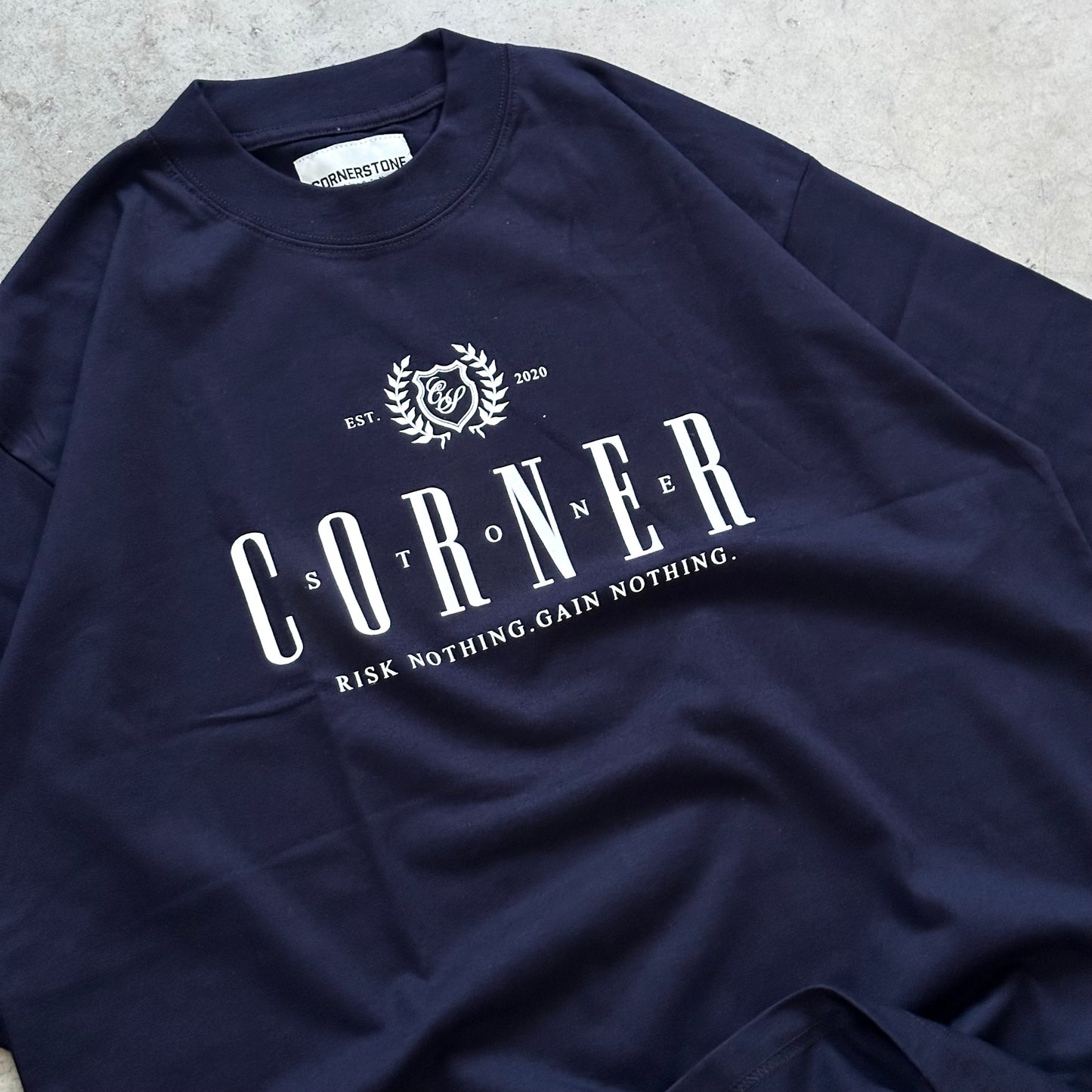 OVERSIZED TEE IN SLATE "BADGE"