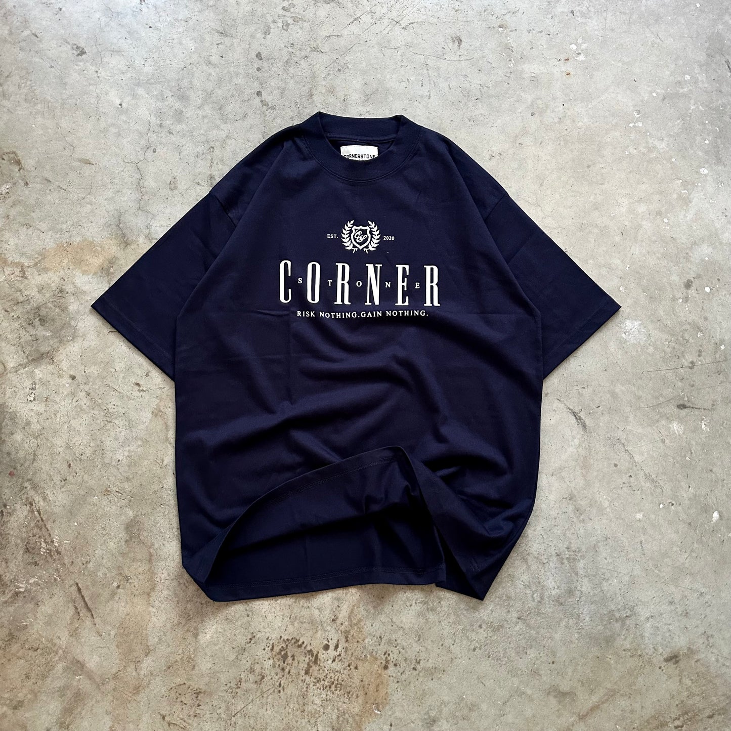 OVERSIZED TEE IN SLATE "BADGE"