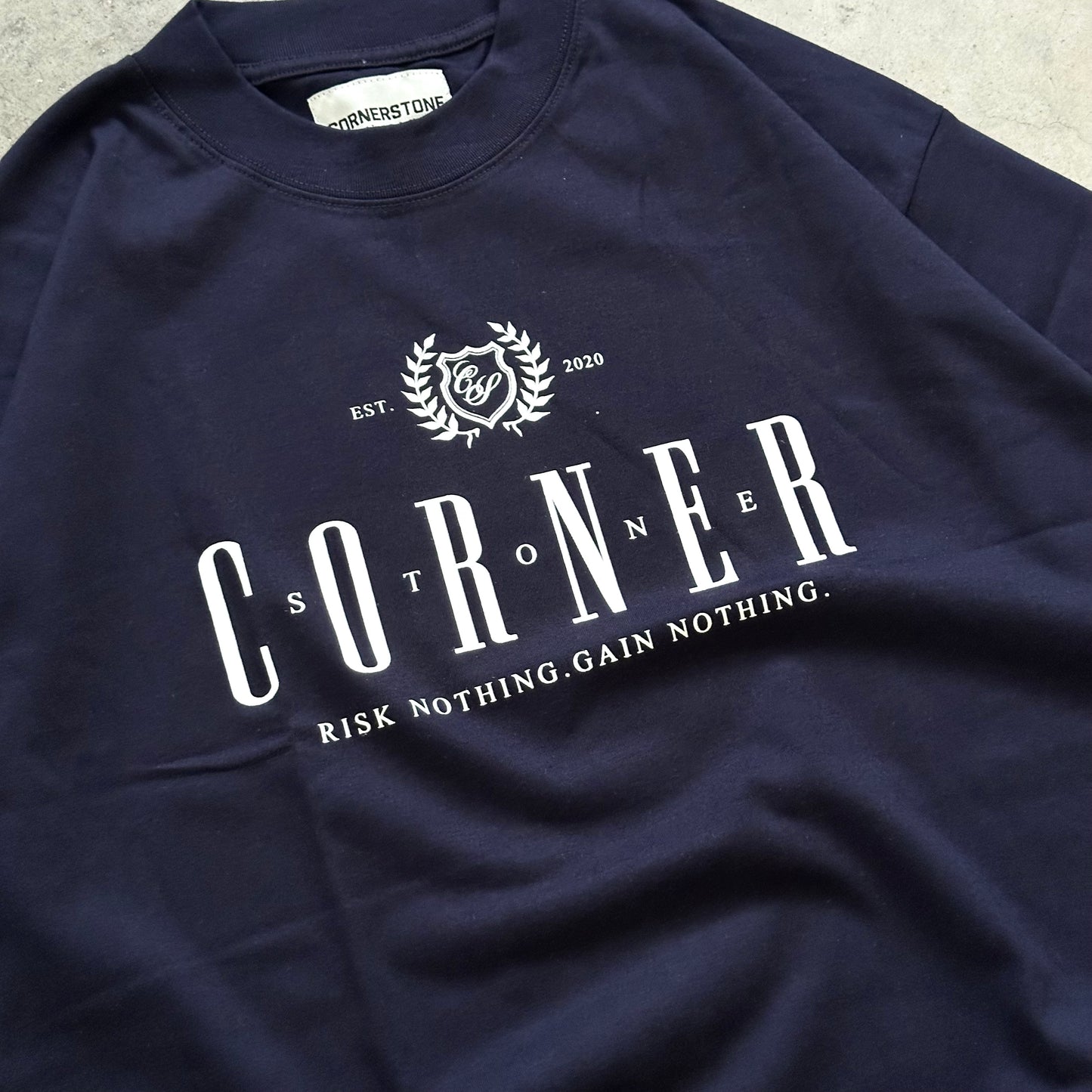 OVERSIZED TEE IN SLATE "BADGE"