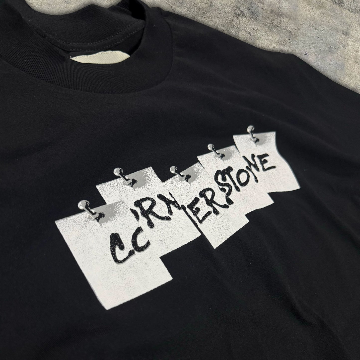 PINNED NOTE TEE