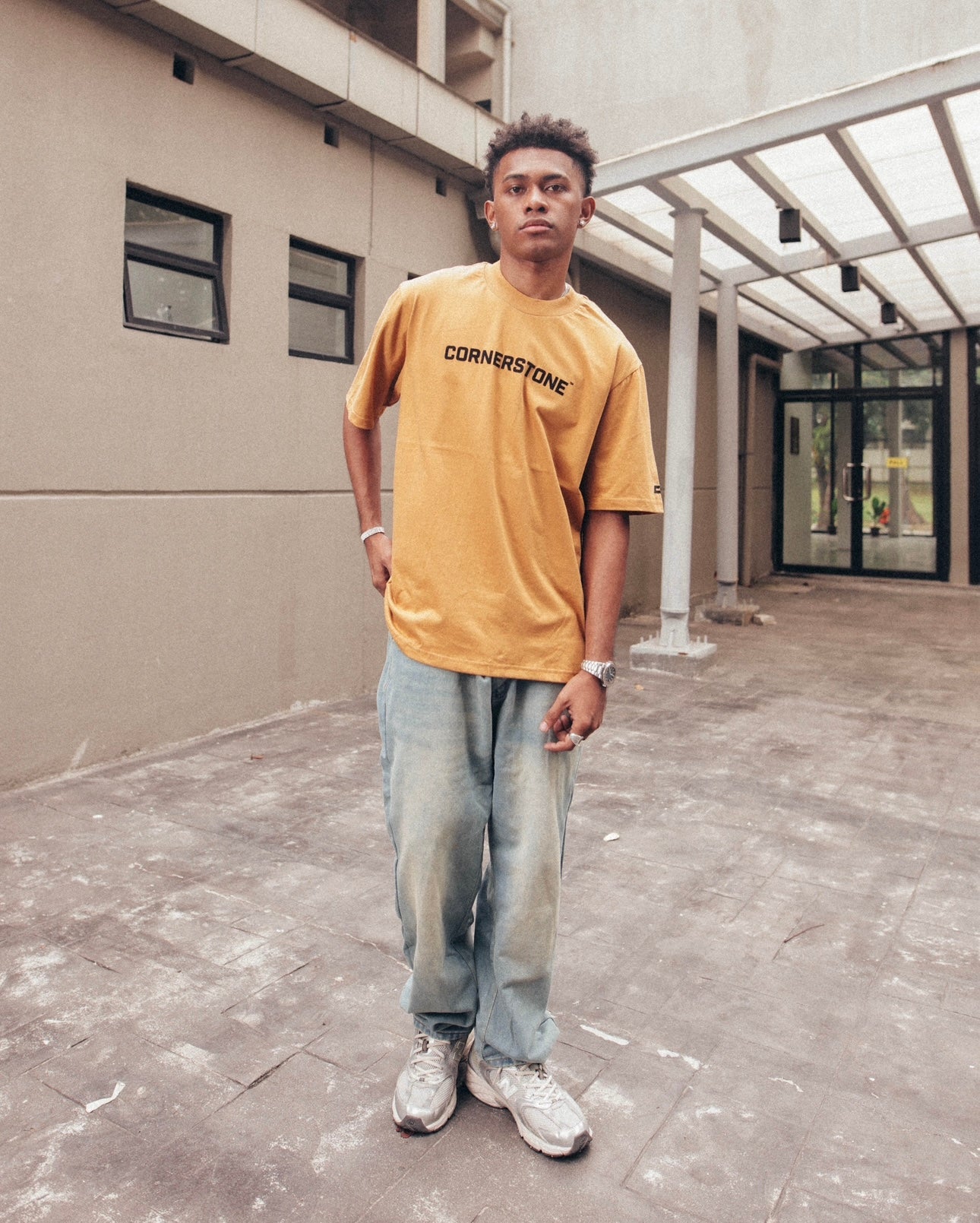 BASIC GAMUSA LOGO TEE "MUSTARD"
