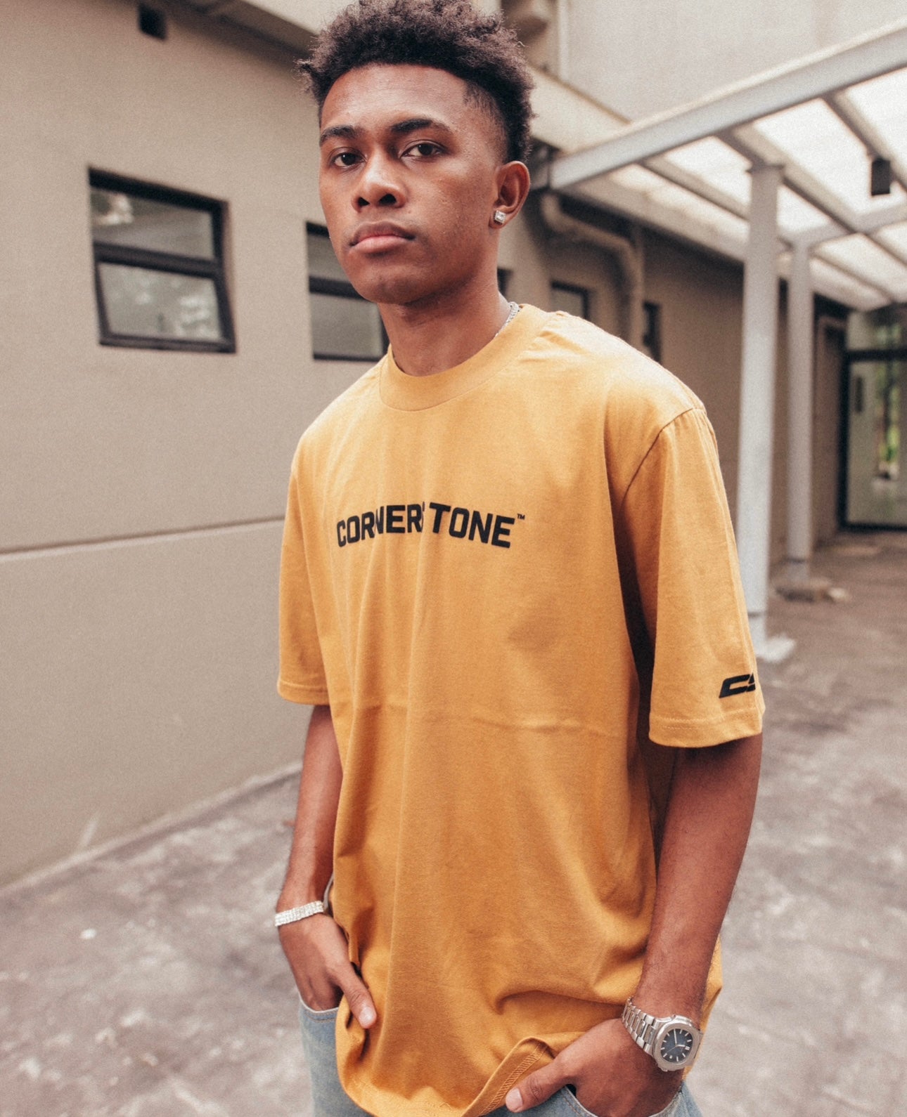 BASIC GAMUSA LOGO TEE "MUSTARD"