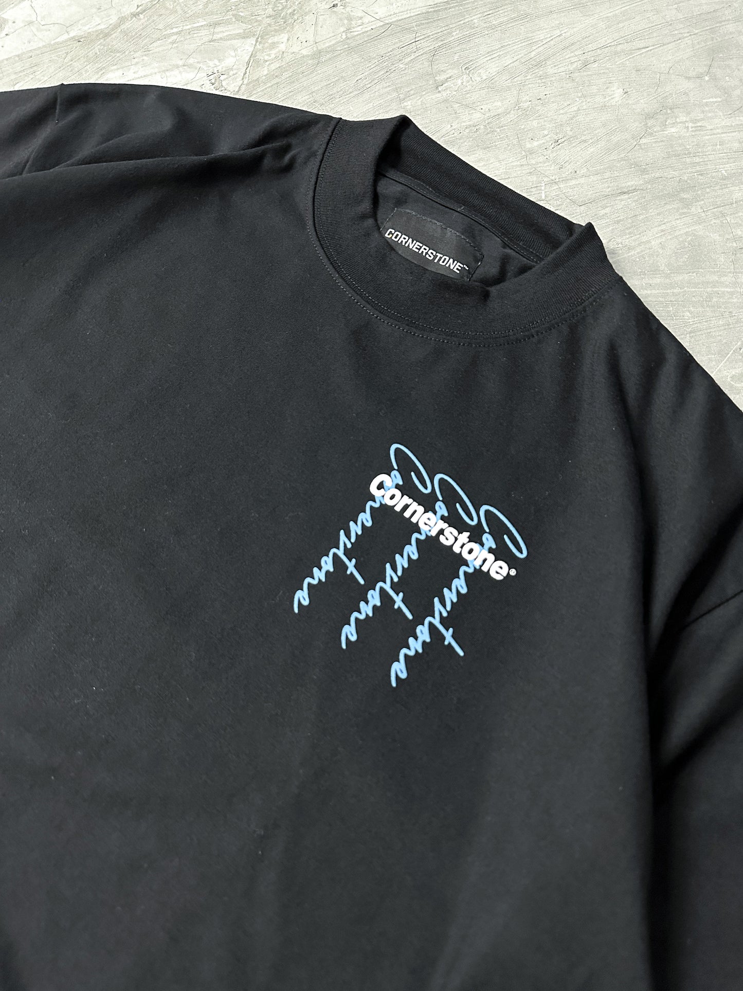 "CURSIVE" T-SHIRT IN BLACK
