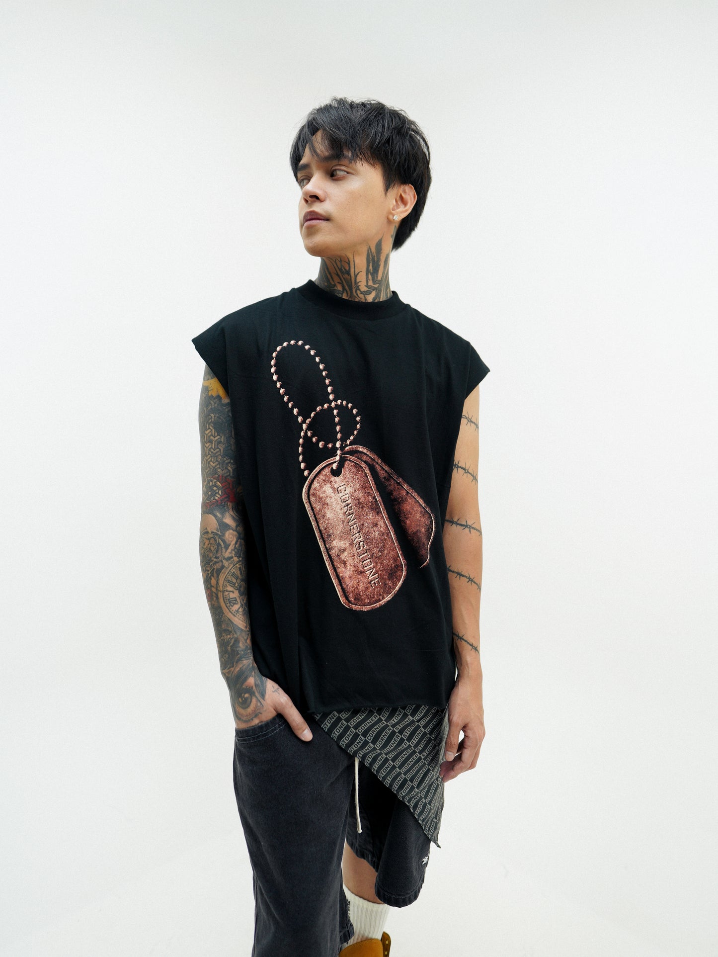 RAW HEM DOG TAG MUSCLE TEE