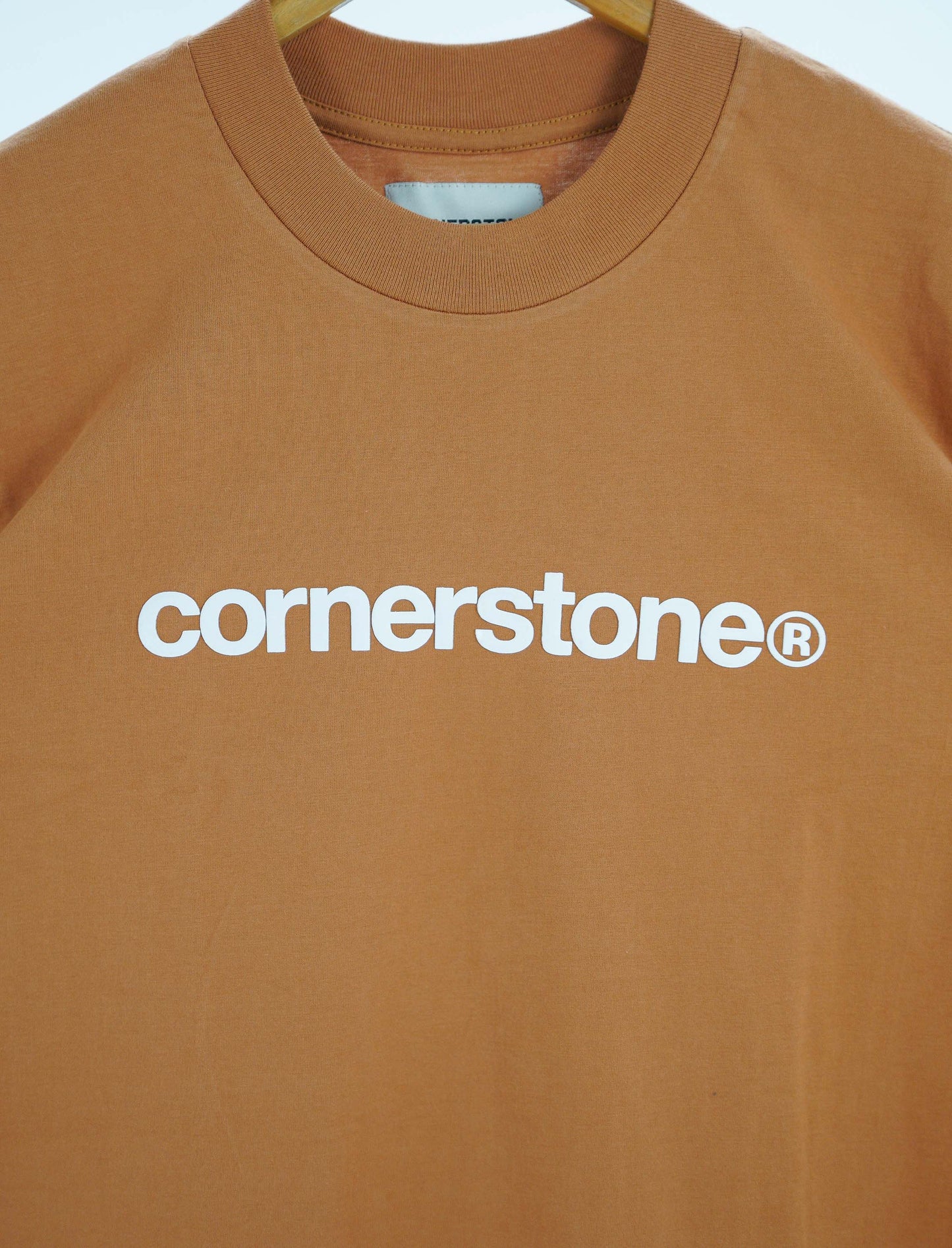 CORNERSTONE BOLD LOGO TEE IN MOCHA