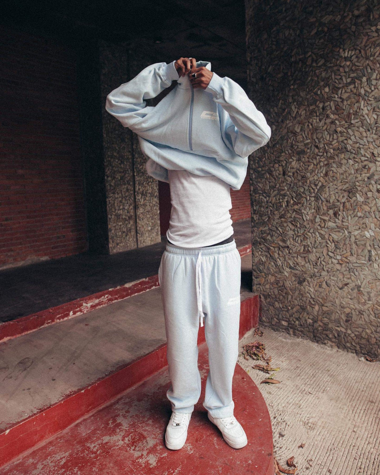 LOOSE TRACKPANTS IN POWDER BLUE