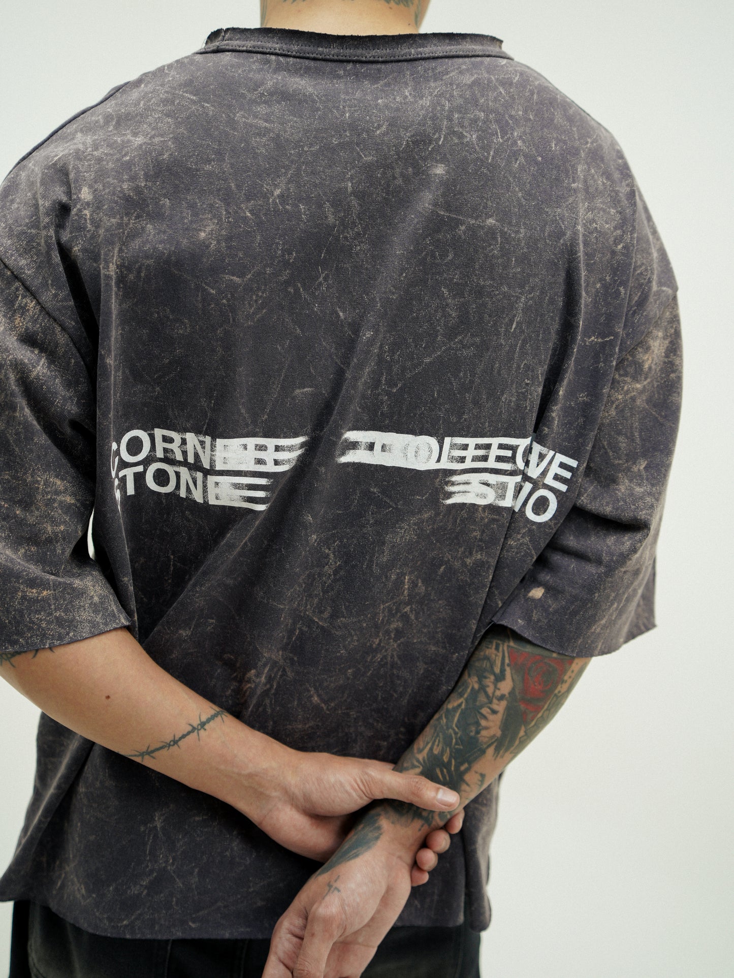 RAW HEM ACID WASH TEE "COLLECTIVE"