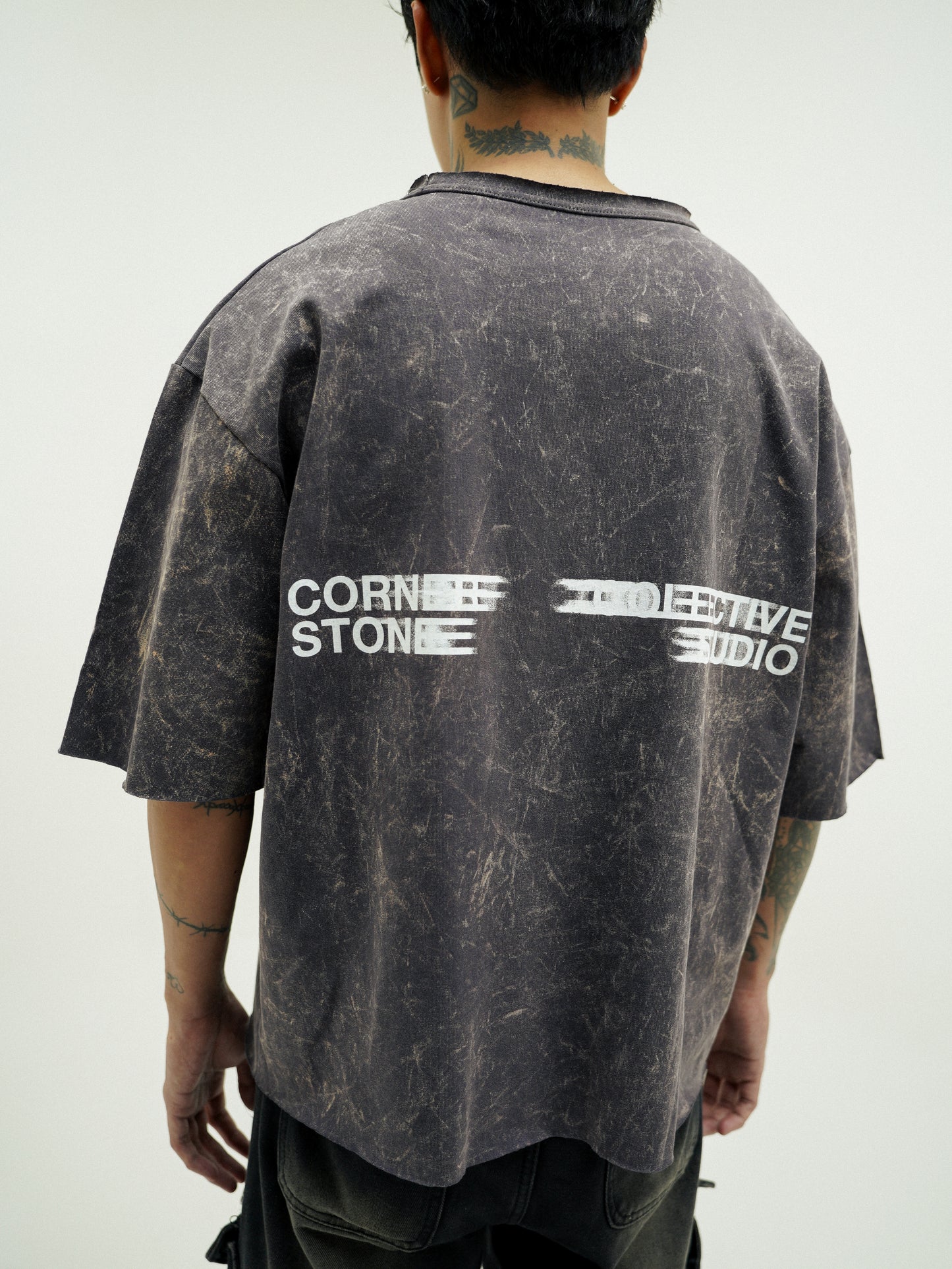 RAW HEM ACID WASH TEE "COLLECTIVE"