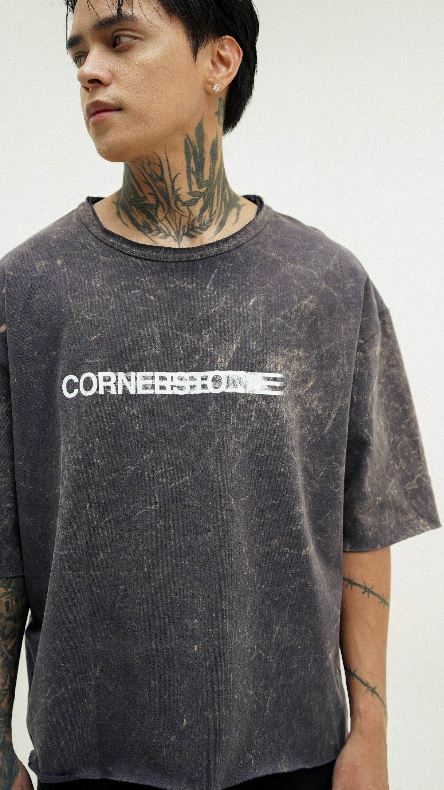 RAW HEM ACID WASH TEE "COLLECTIVE"