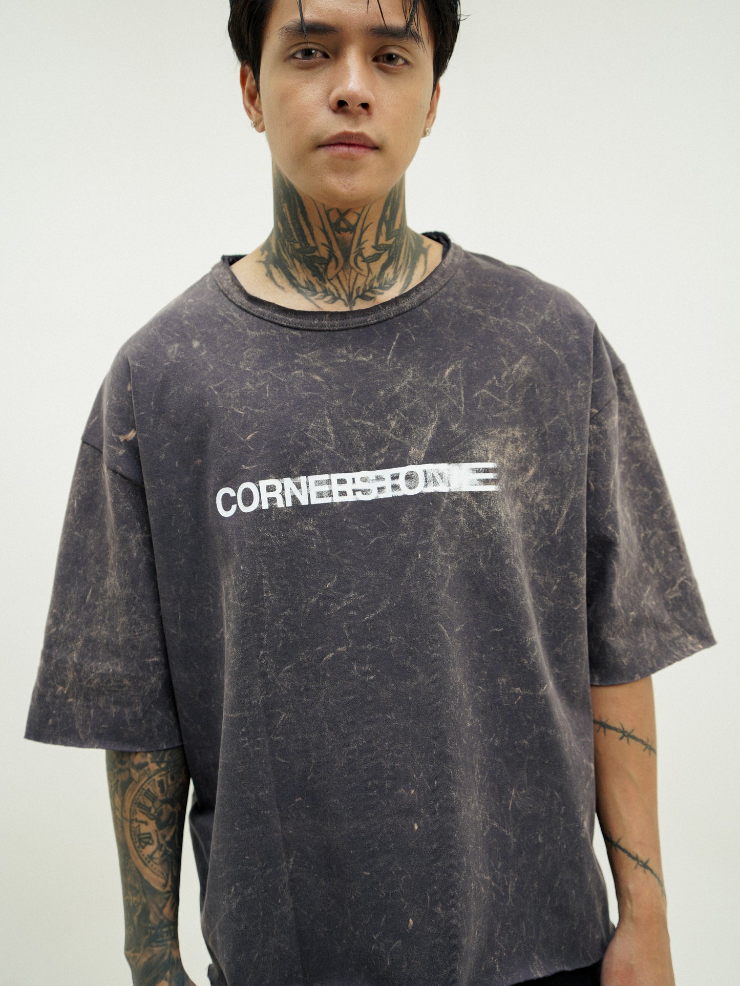 RAW HEM ACID WASH TEE "COLLECTIVE"