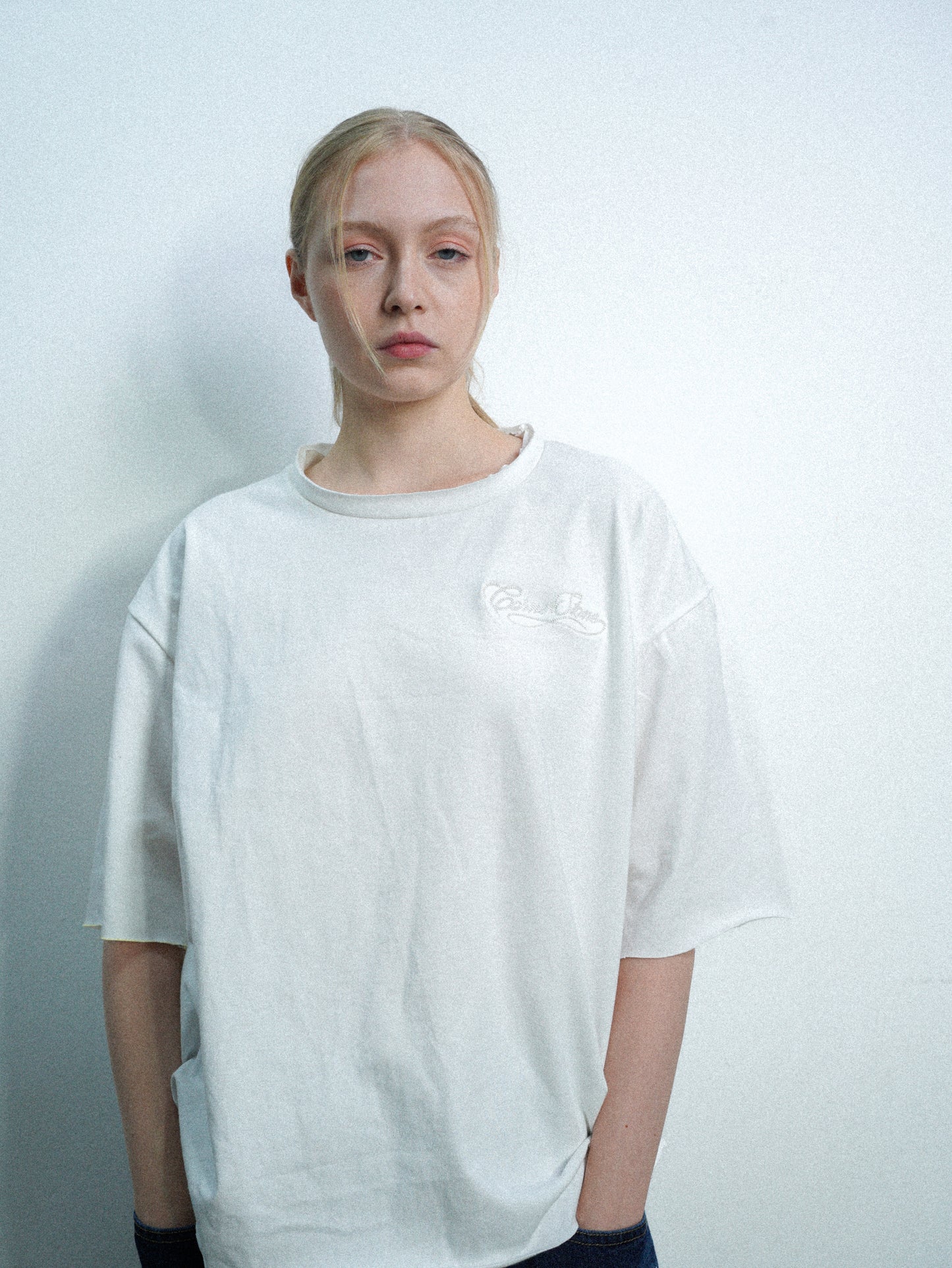 S/S26 DECONSTRUCTED EMBROIDERED RAW HEM TEE IN WHITE