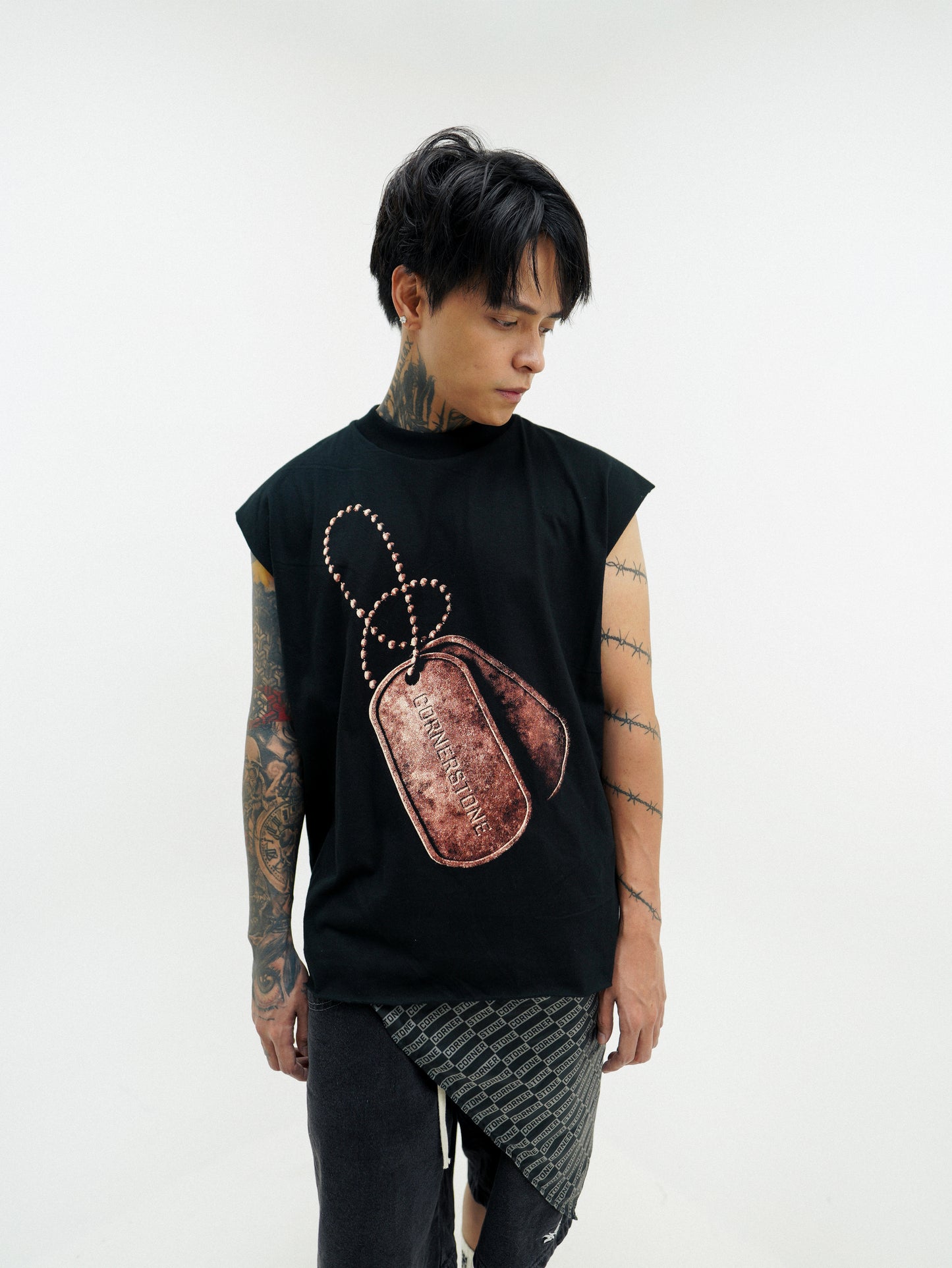 RAW HEM DOG TAG MUSCLE TEE