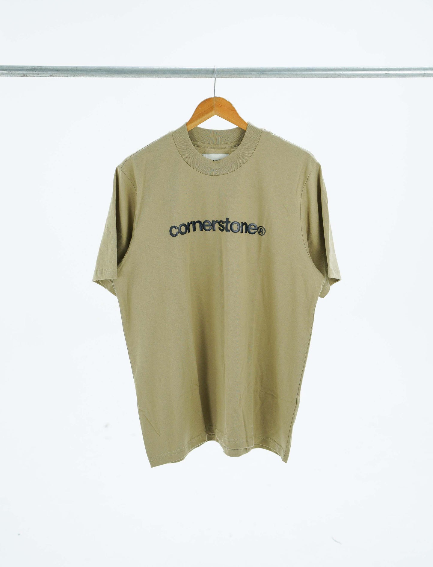 CORNERSTONE BOLD LOGO TEE IN TAUPE