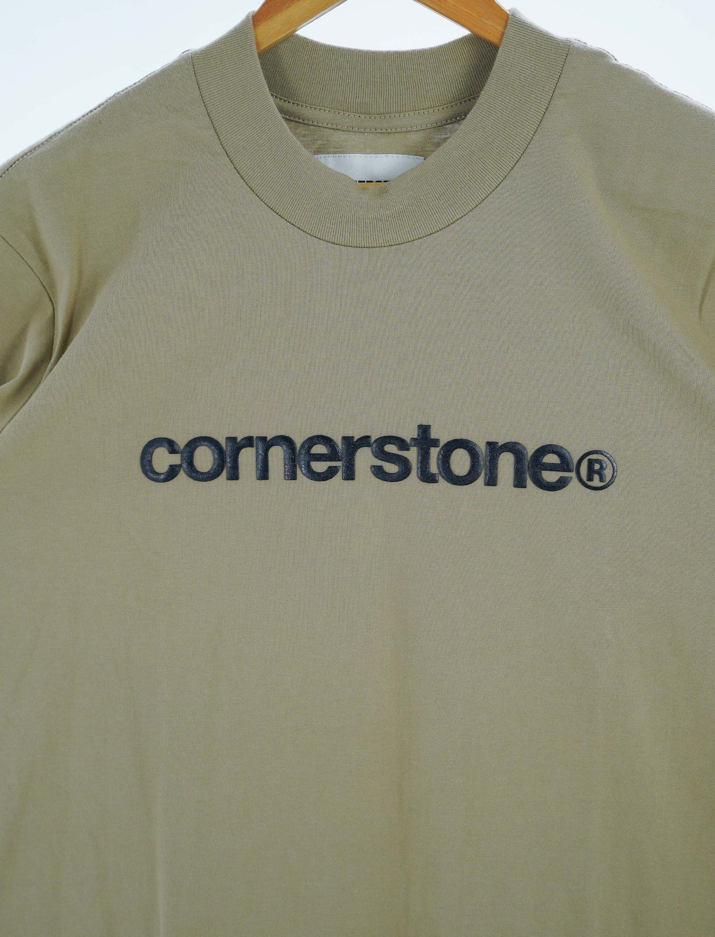 CORNERSTONE BOLD LOGO TEE IN TAUPE