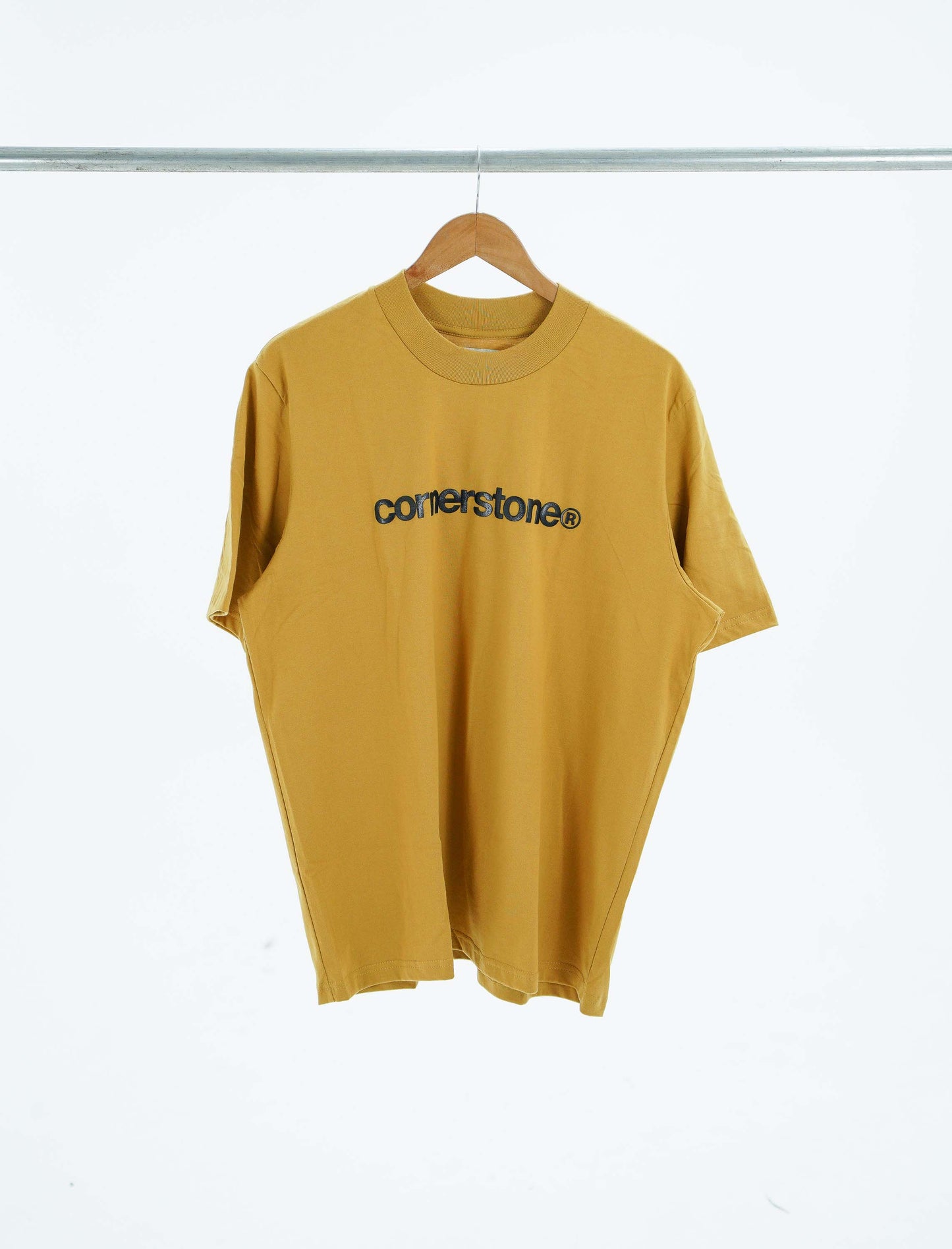 CORNERSTONE BOLD LOGO TEE IN TOFFEE