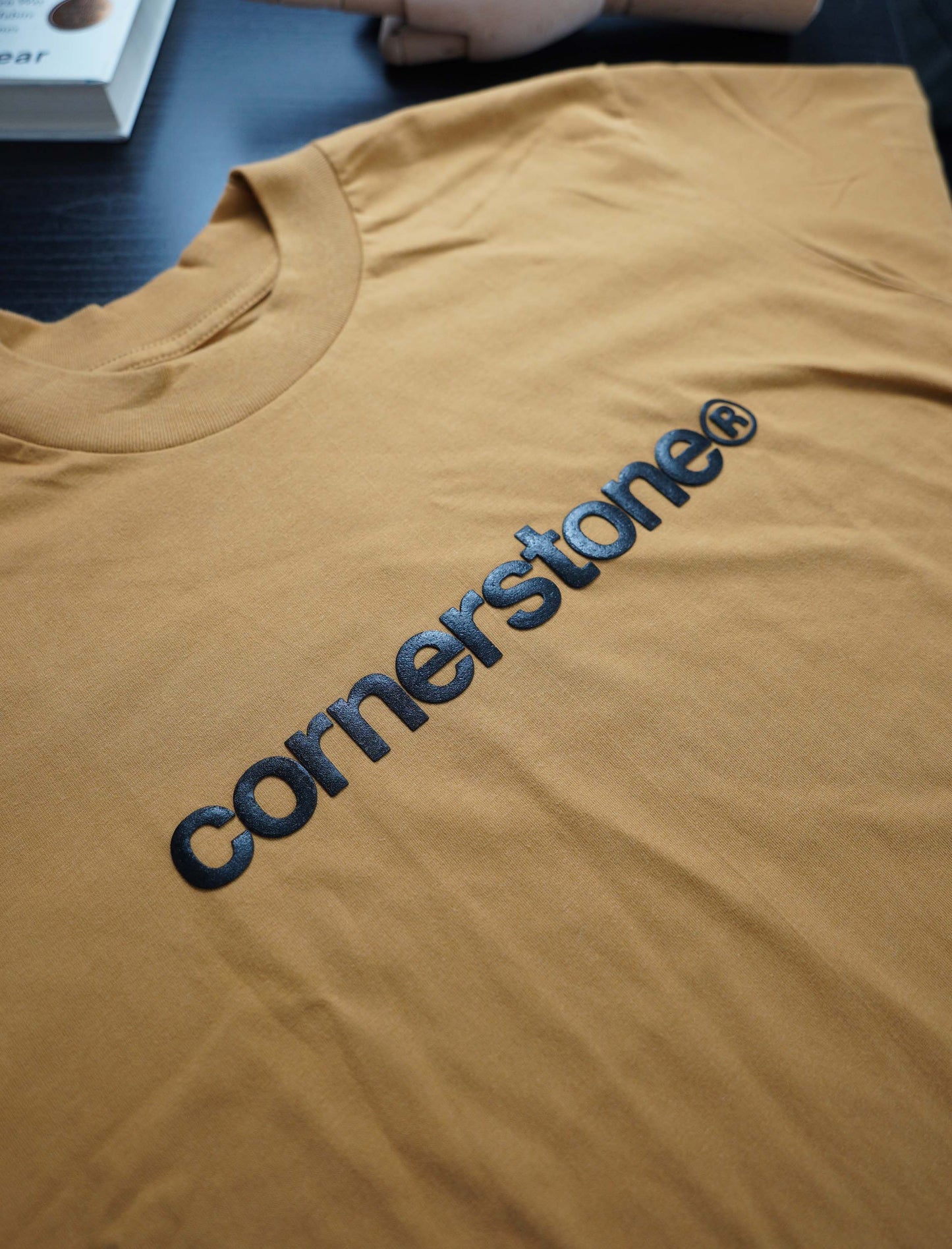 CORNERSTONE BOLD LOGO TEE IN TOFFEE
